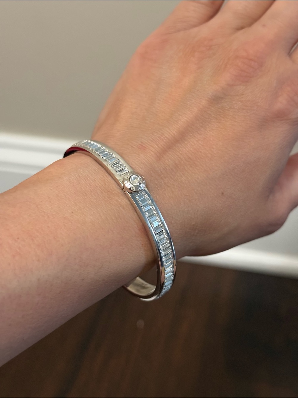 Henri Bendel Silvertone Swarovski Crystal Bracelet 7" - Picture 4 of 7